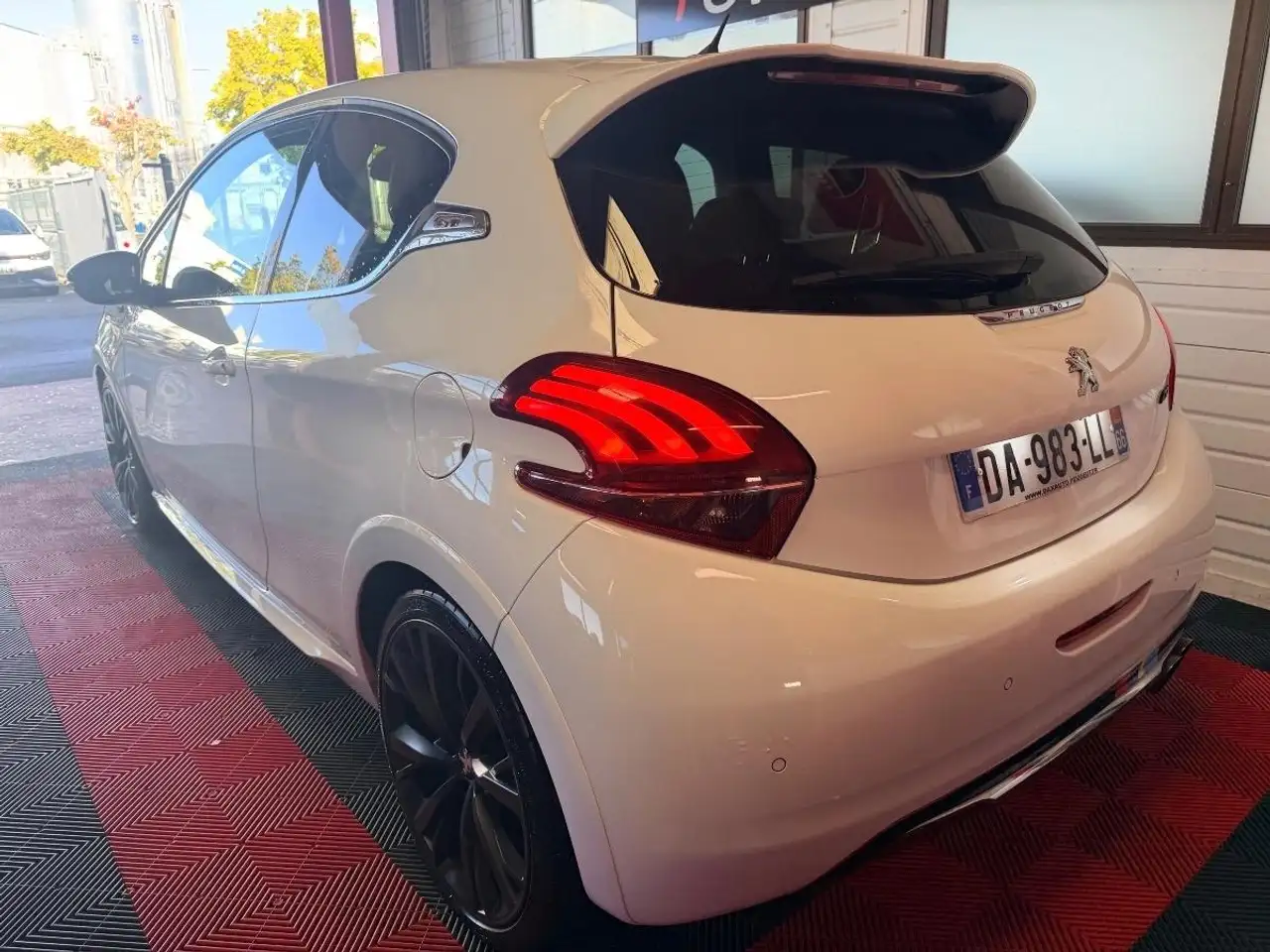 Peugeot 208 208 — photo 4