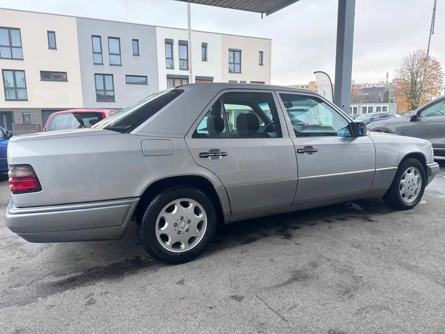 Mercedes-Benz 220 Top Zustand Szürke - 2