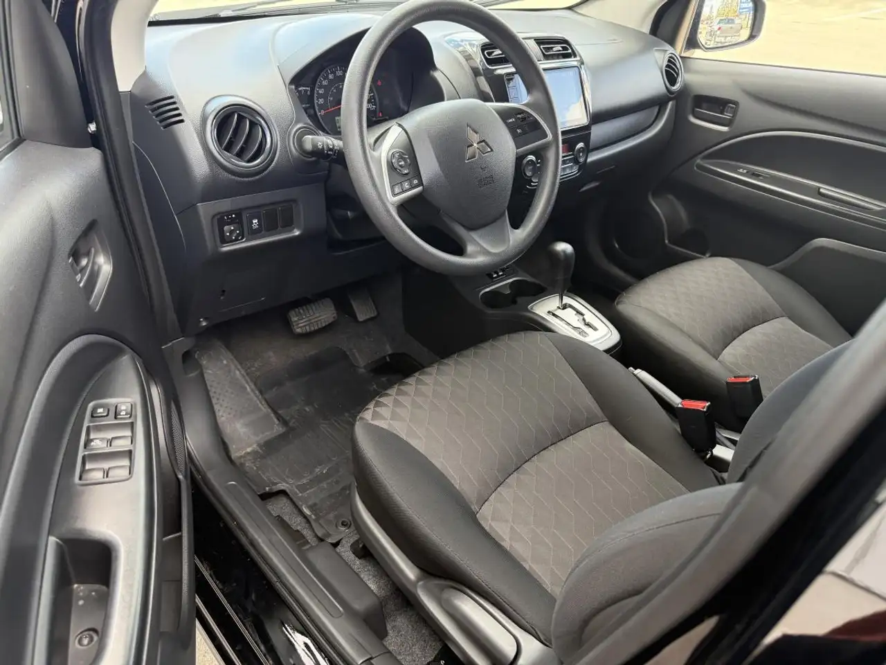 Mitsubishi Mirage снимка Mitsubishi Mirage