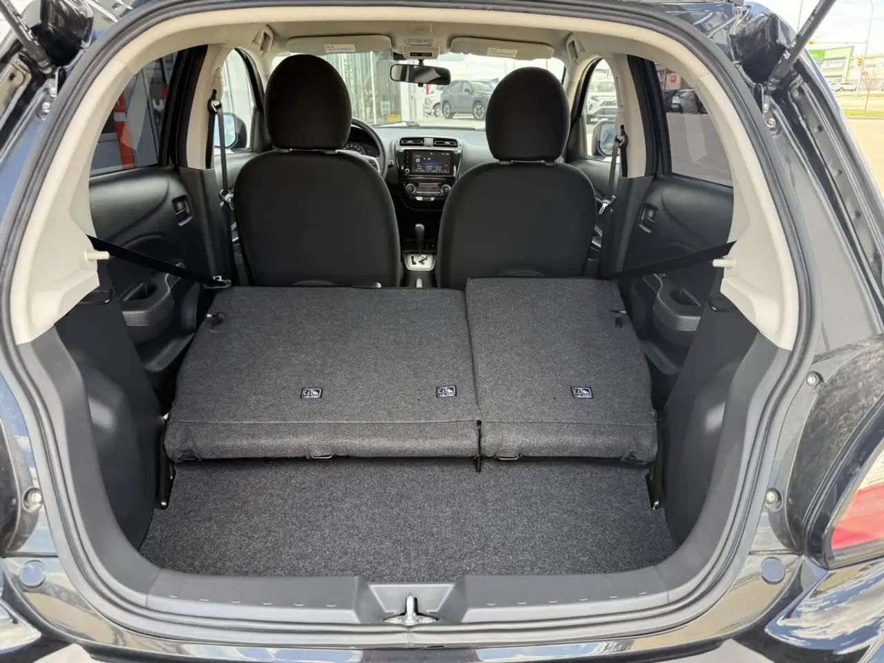 Mitsubishi Mirage снимка Mitsubishi Mirage
