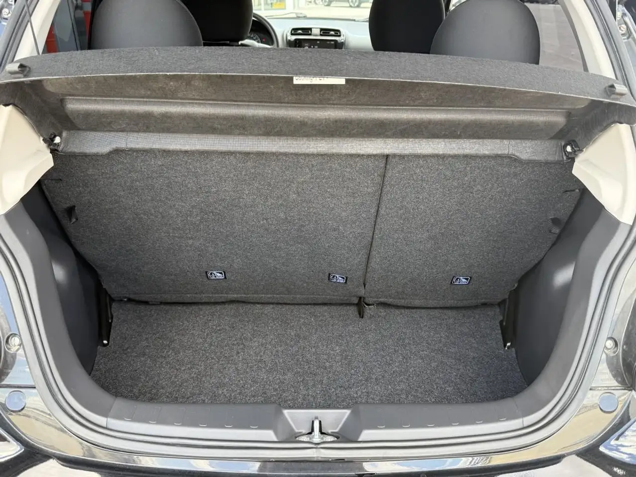 Mitsubishi Mirage снимка Mitsubishi Mirage
