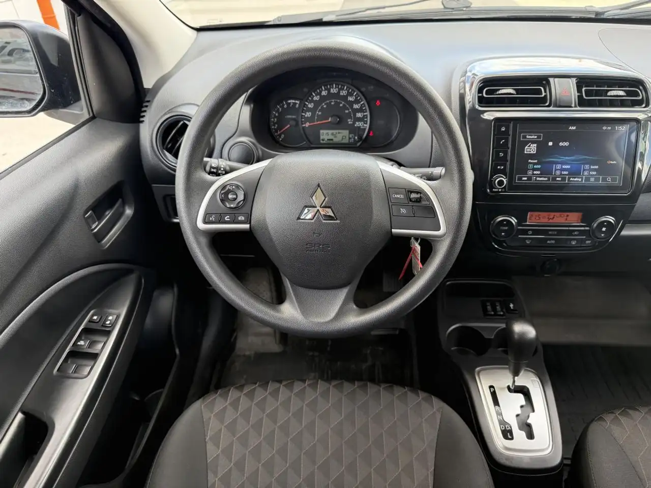 Mitsubishi Mirage снимка Mitsubishi Mirage