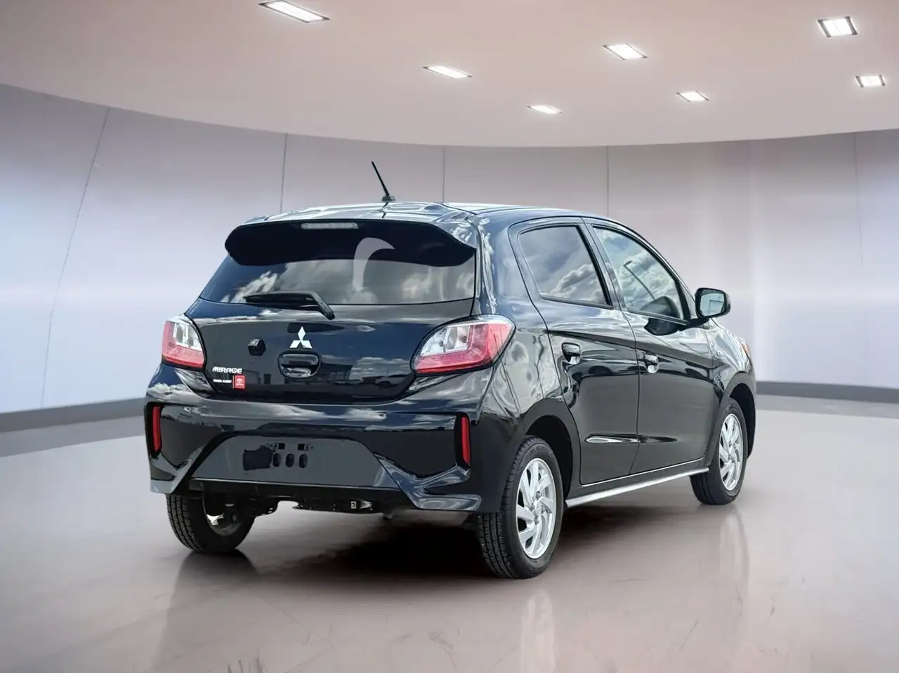 Mitsubishi Mirage снимка Mitsubishi Mirage
