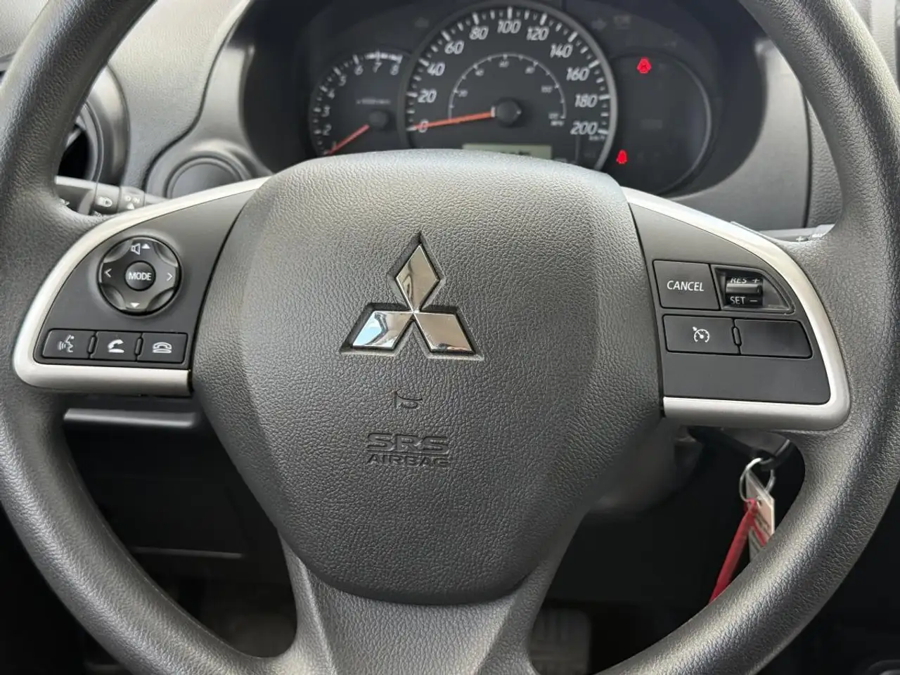 Mitsubishi Mirage снимка Mitsubishi Mirage