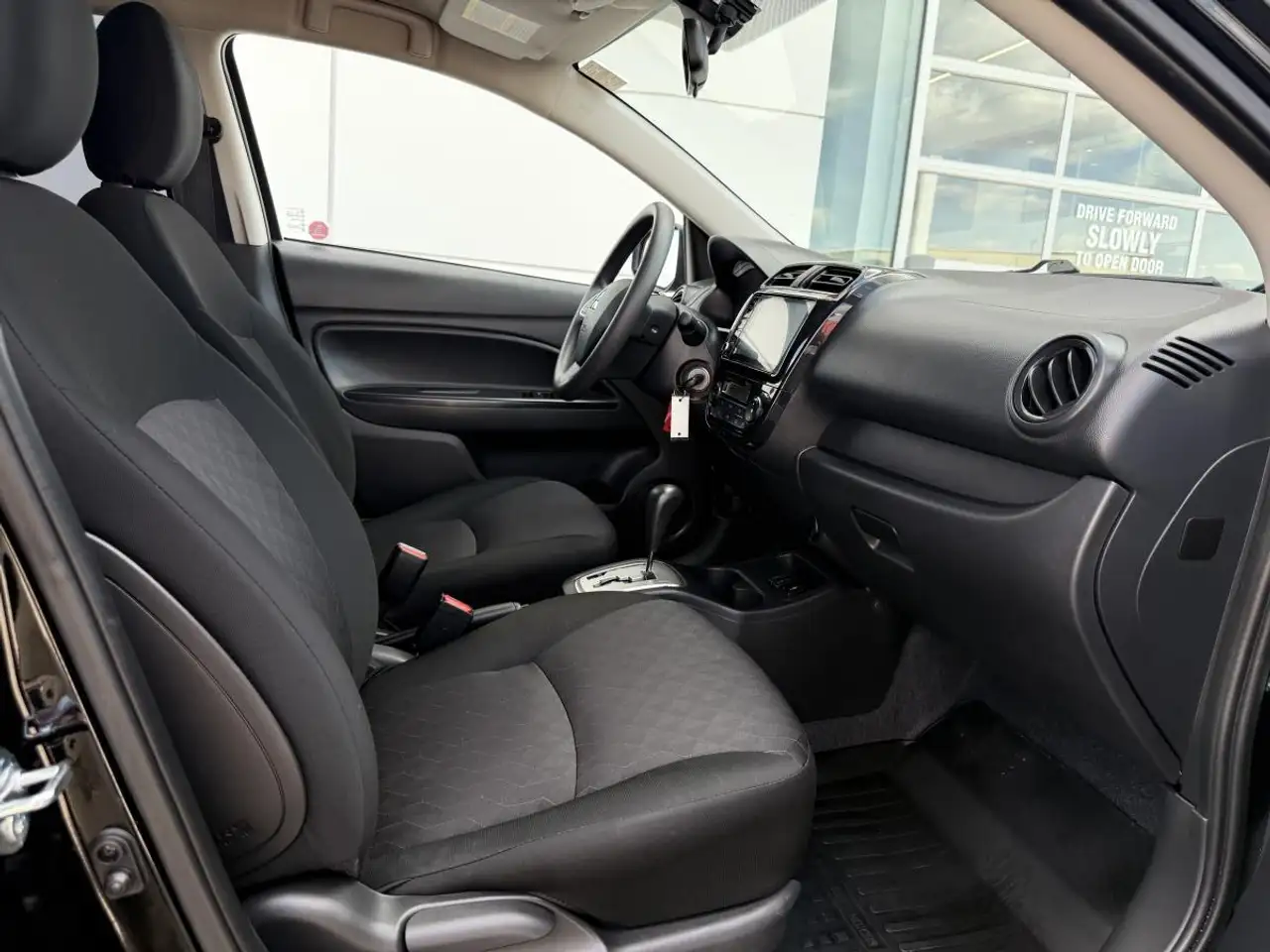 Mitsubishi Mirage снимка Mitsubishi Mirage