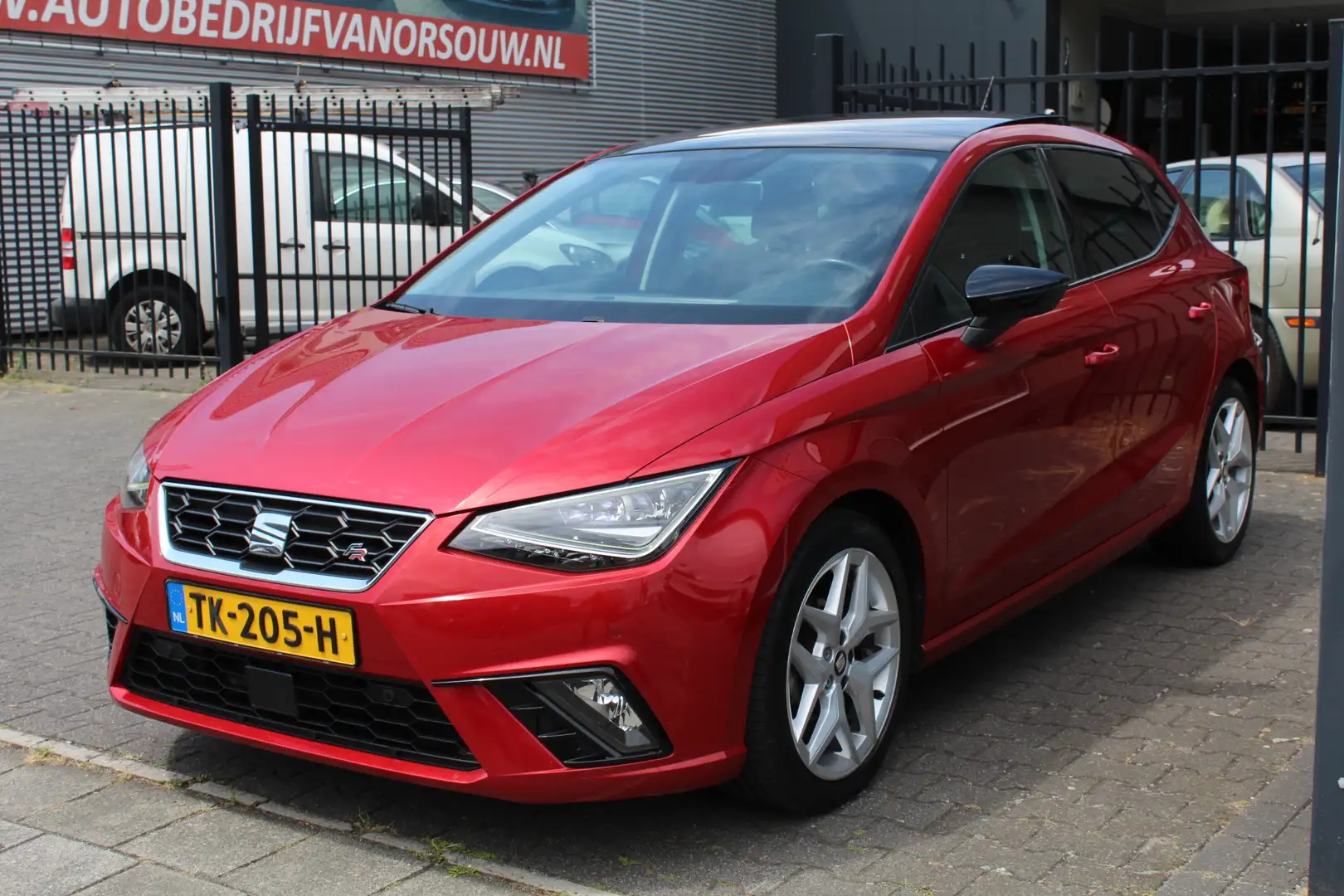 SEAT Ibiza 1.0 TSI FR Night Pakket Panoramadak Nieuw model Le Rood - 2