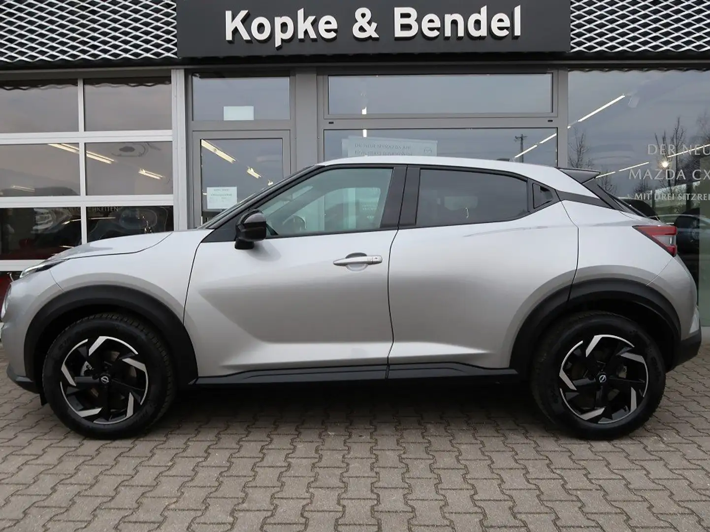 Nissan Juke 1,0 DIG-T N-Connecta*1 Hand*Top*Viele Extras* Juke Stříbrná - 2
