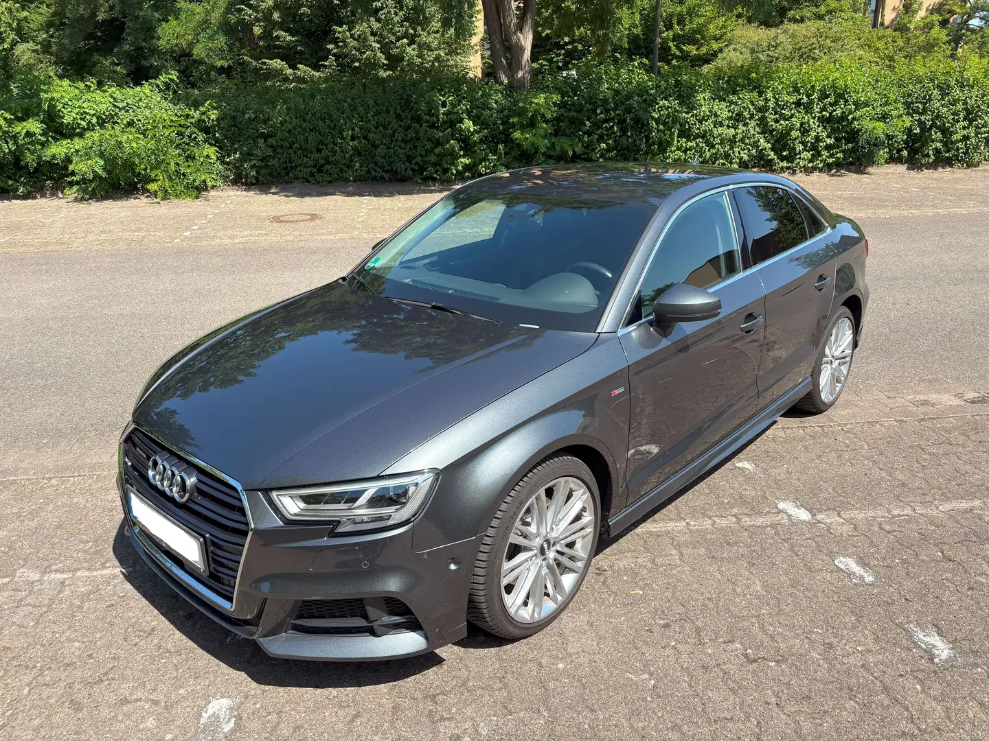 Audi A3 A3 Limousine 2.0 TFSI Limousine quattro S tronic d Grau - 1