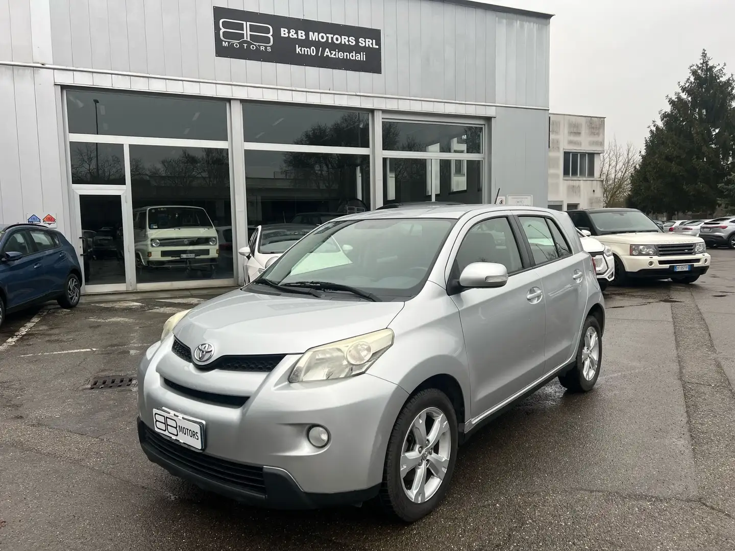 Toyota Urban Cruiser sol 4WD Argintiu - 1