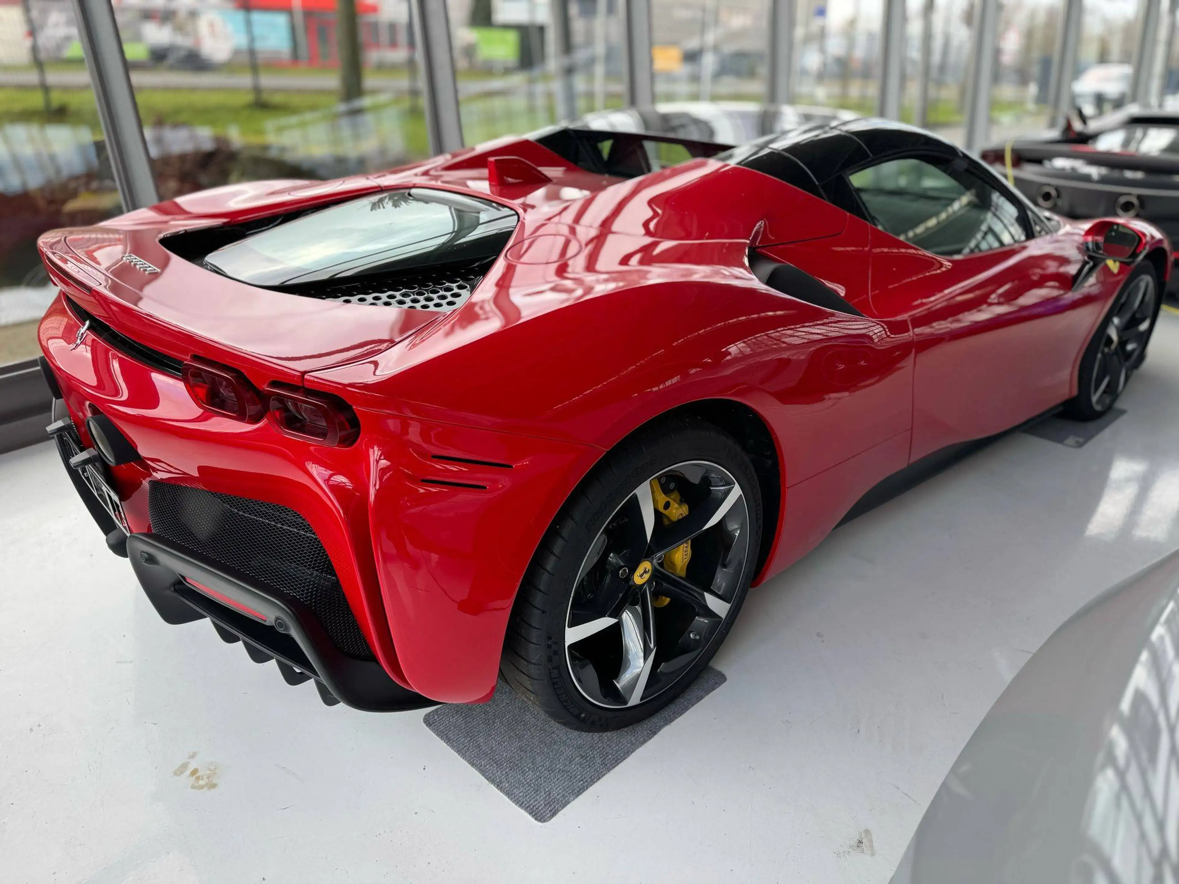 Ferrari SF90 Spider Carbon/Lift/RacingSeat/HUD — photo 4