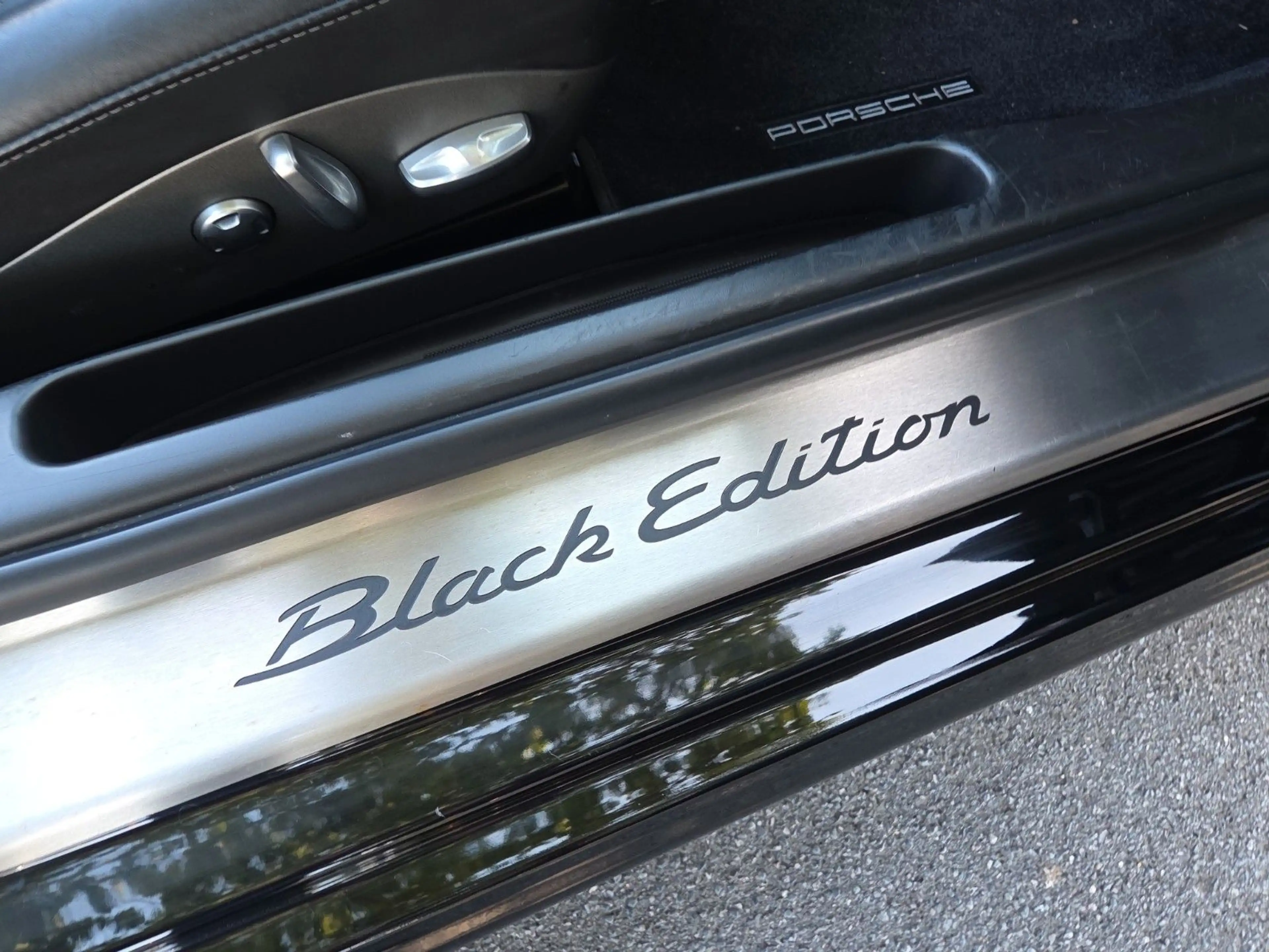 Porsche 911 Carrera Black Edition Cabrio — photo 15