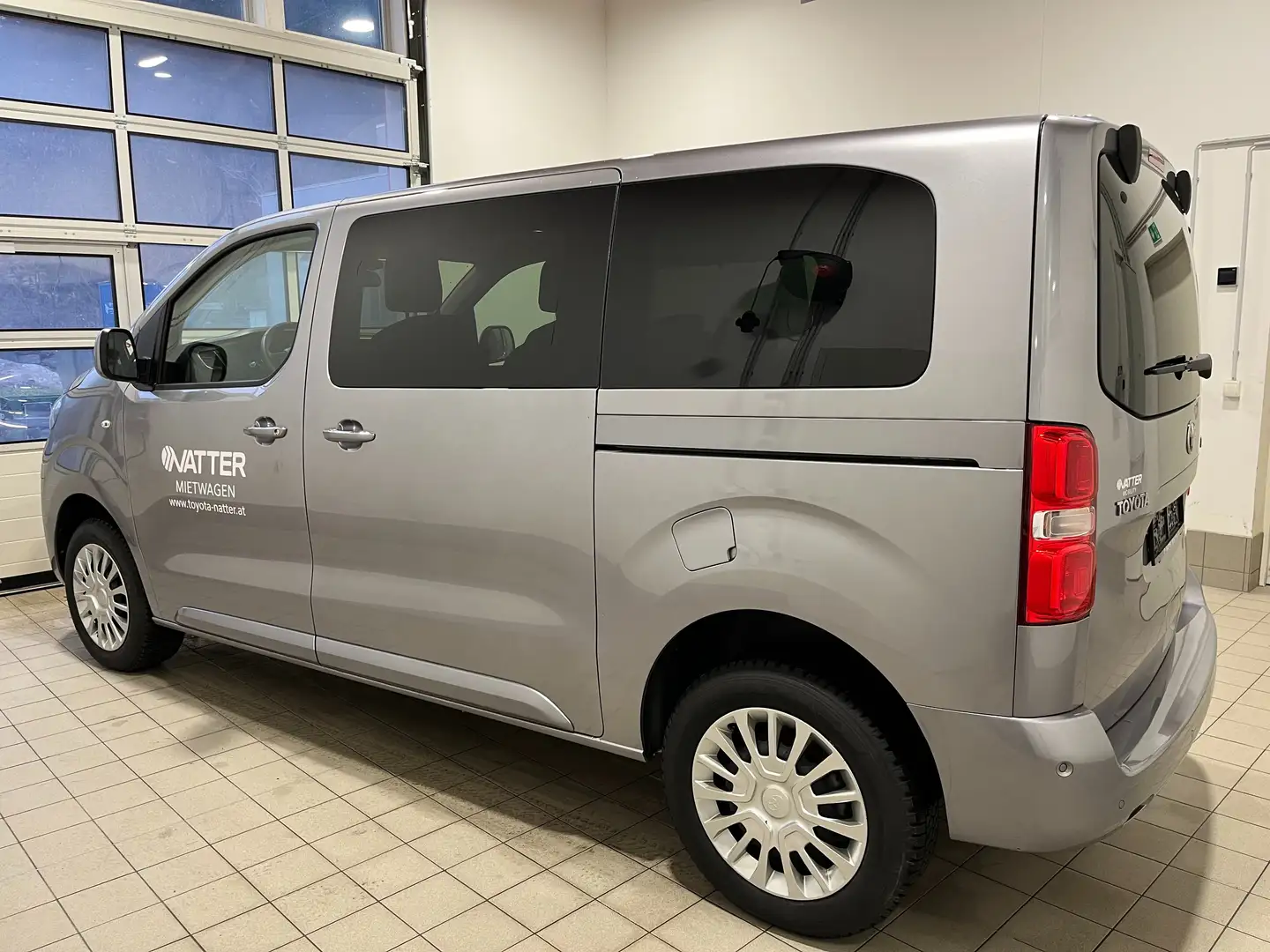 Toyota Proace Verso 2,0 D-4D 145 Medium Allrad Family+ Silber - 2