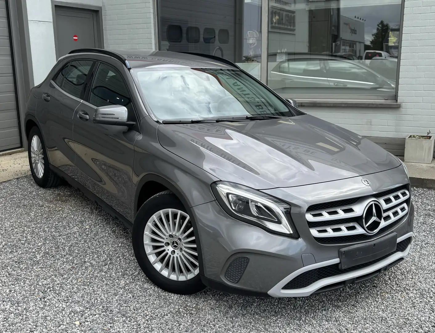 Mercedes-Benz GLA 180 GLA 180 // Camera // Auto koffer // 12m Garantie Grijs - 2
