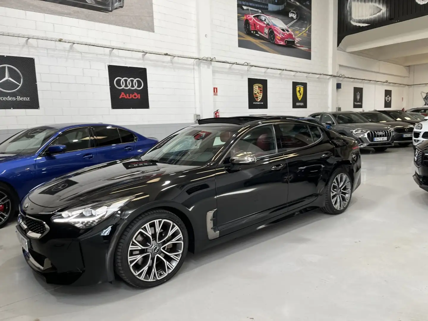 Kia Stinger 2.0 T-GDI GT Line 4x2 Aut. 255 Zwart - 2