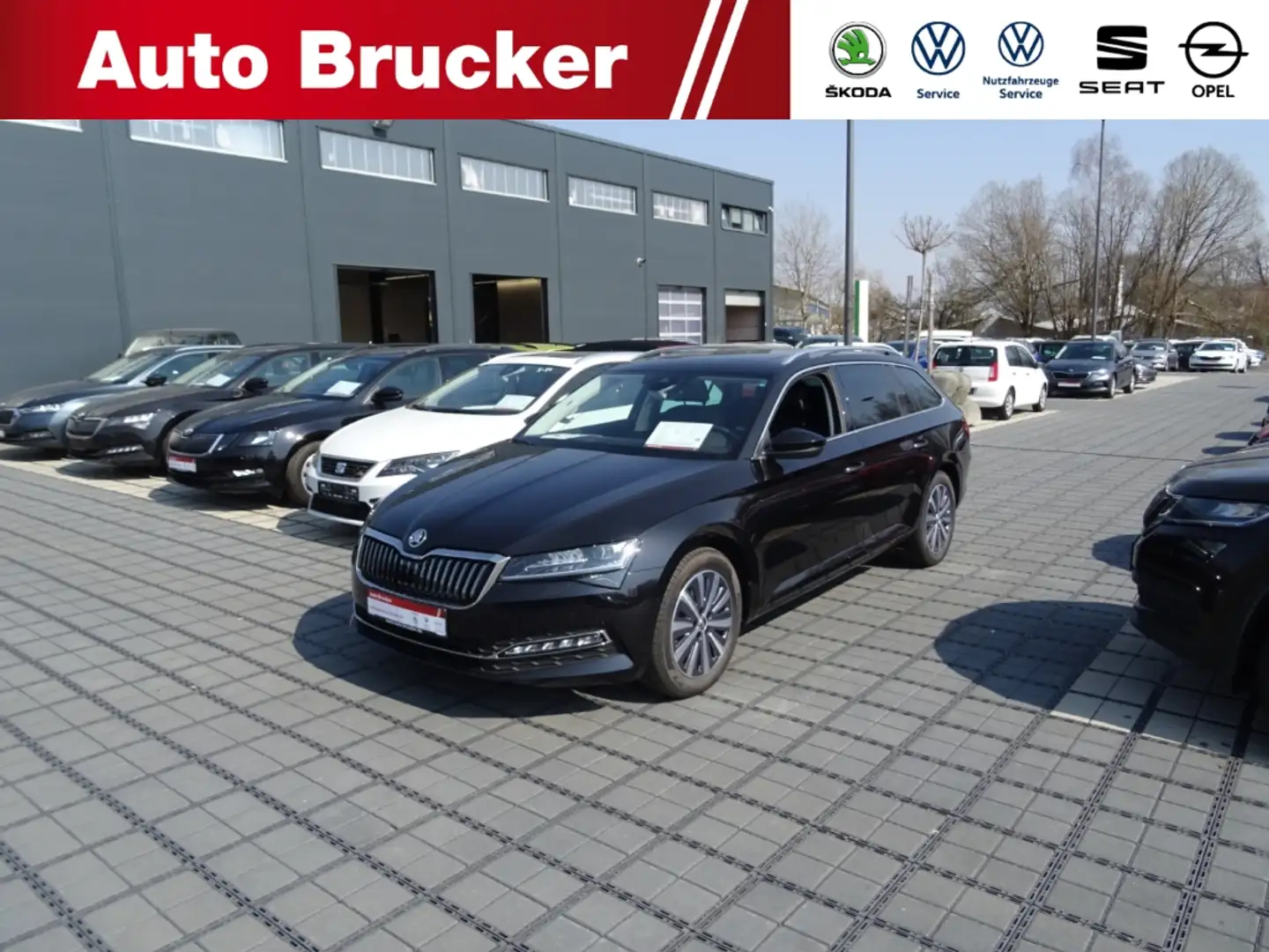 Skoda Superb Combi Premium Edition 2.0 TDI Leder+Navi+Anhängerk Schwarz - 1
