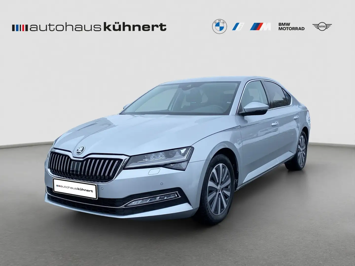 Skoda Superb Style ACC LED SpurAss AHK AUT KeyLess PDC Silber - 1