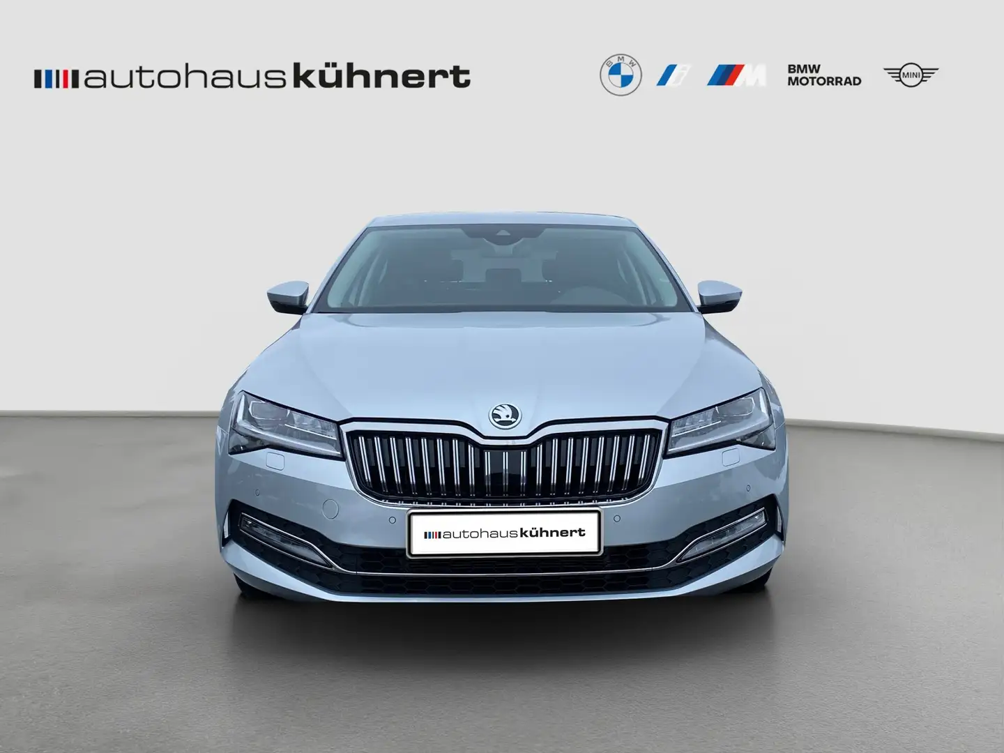 Skoda Superb Style ACC LED SpurAss AHK AUT KeyLess PDC Silber - 2