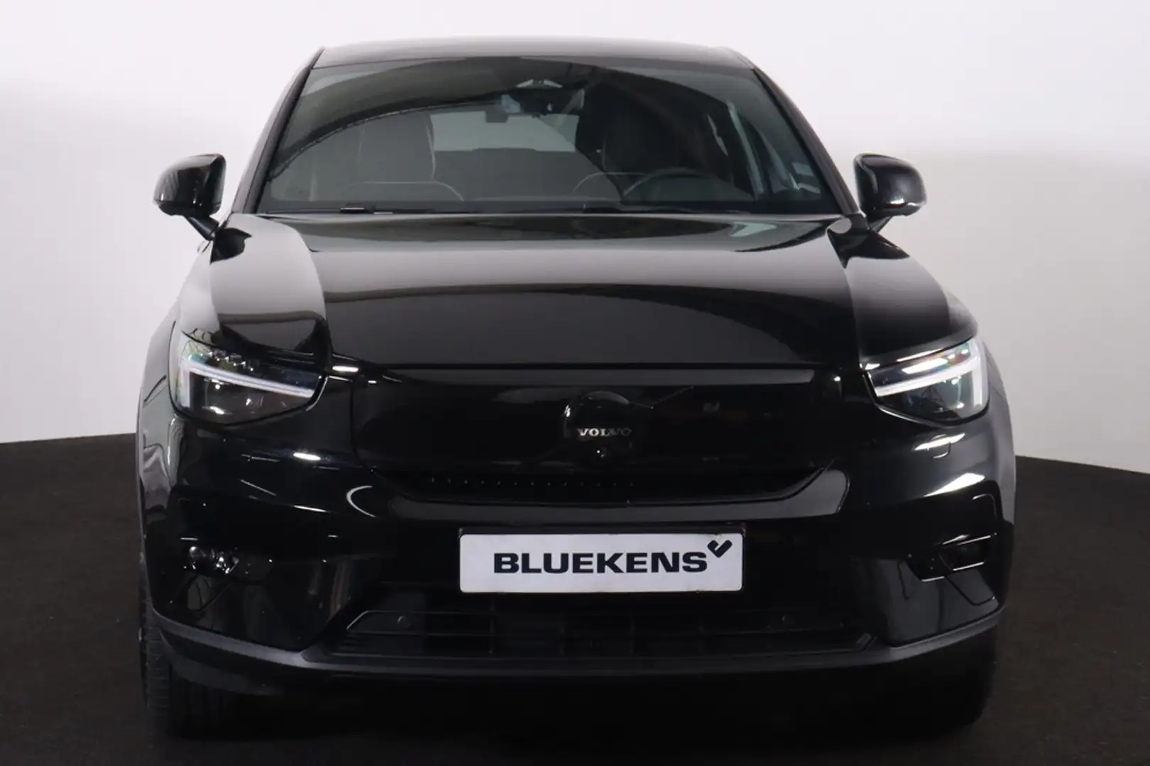 Volvo EC40 Performance Ultra Black Edition 82 kWh - Panoramad Černá - 2