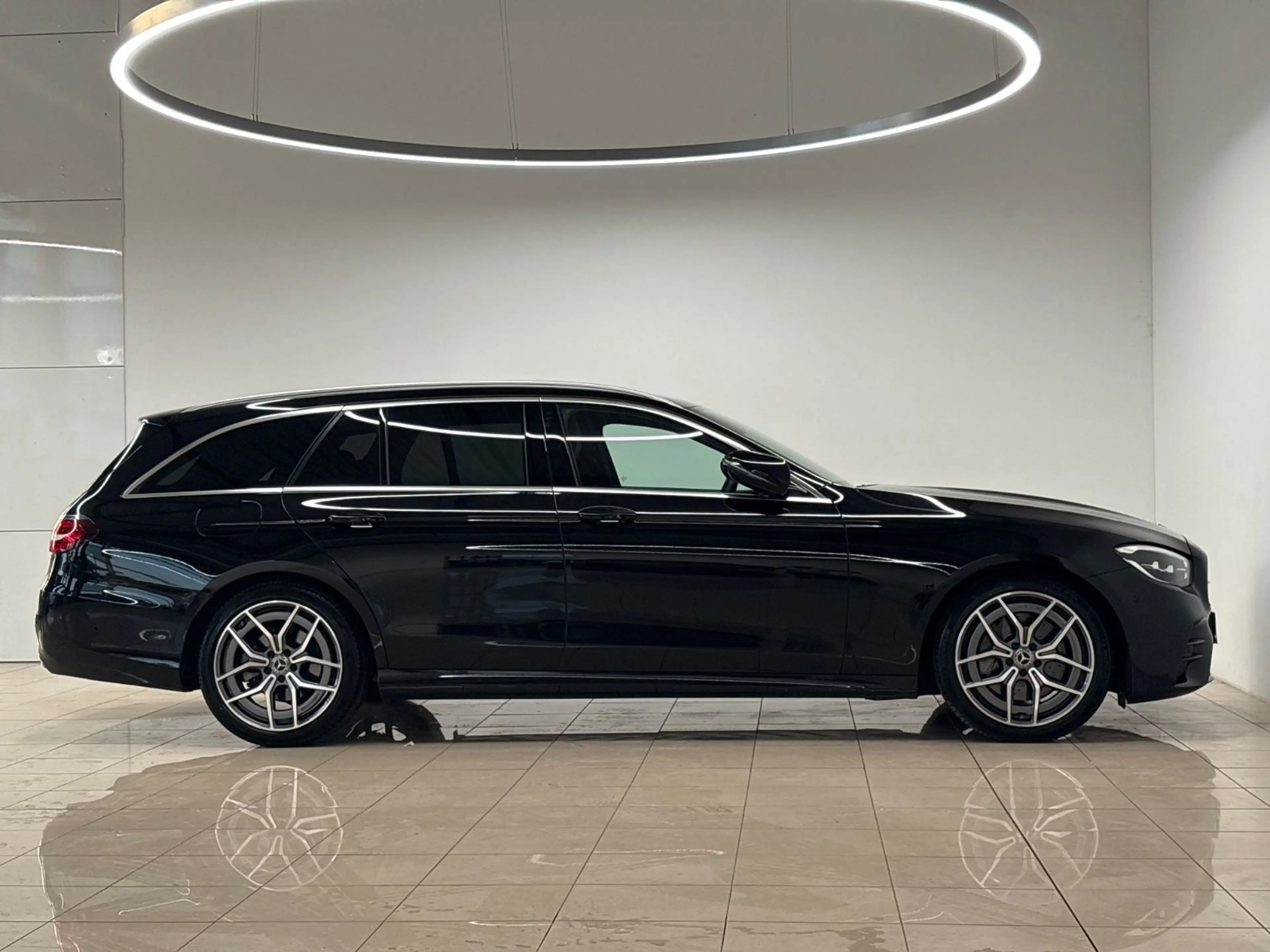Mercedes-Benz E 220 d T-Modell AMG RFK ACC VirtualCockpit — photo 9