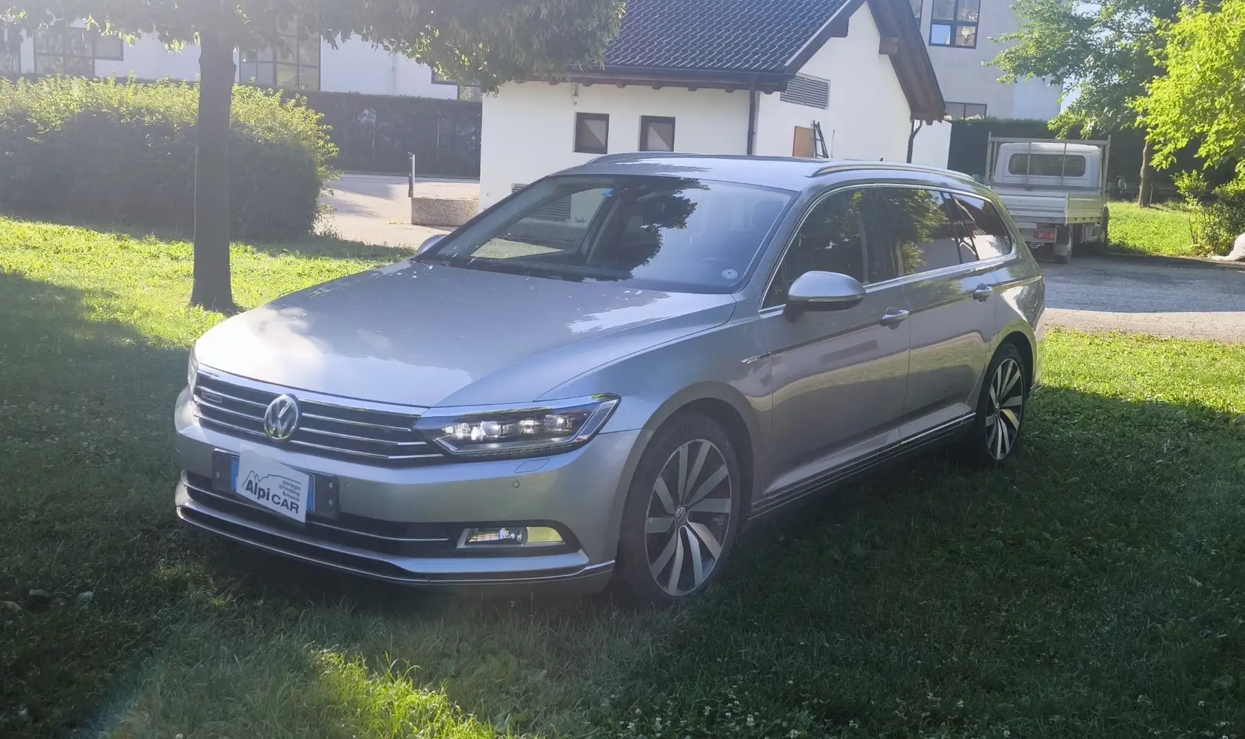 Volkswagen Passat Variant Highline 4motion 240cv dsg Full LED 18" Argento - 1
