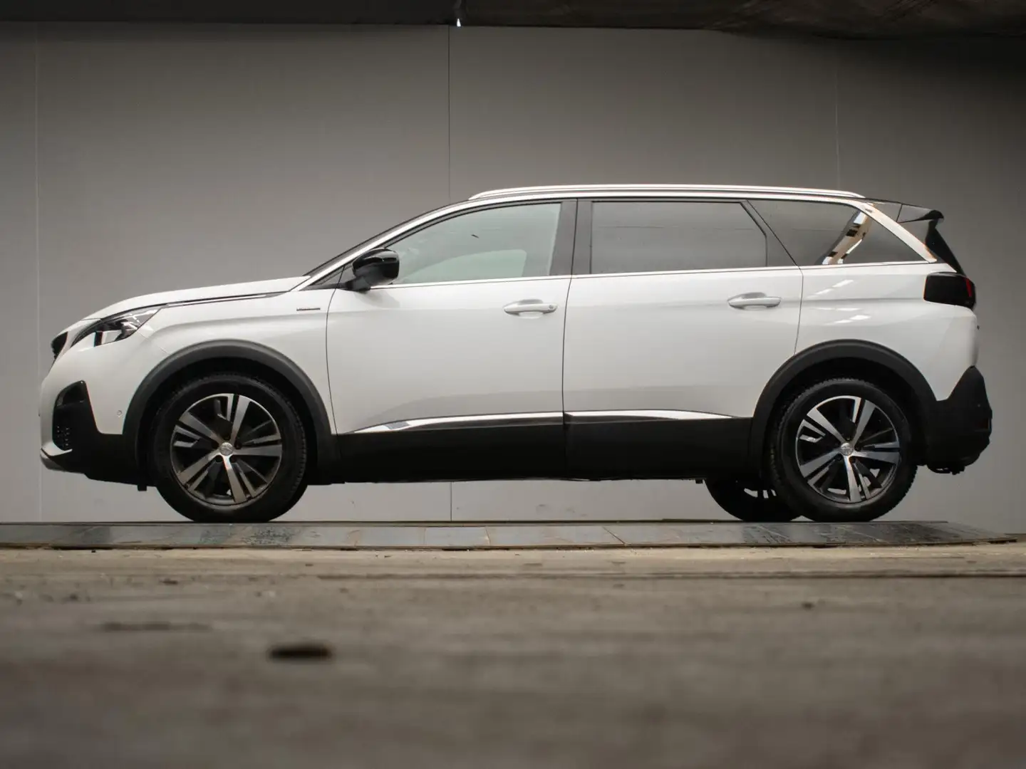 Peugeot 5008 1.2 PureTech GT-Line (PANORAMADAK,APPLE CARPLAY,NA Wit - 1