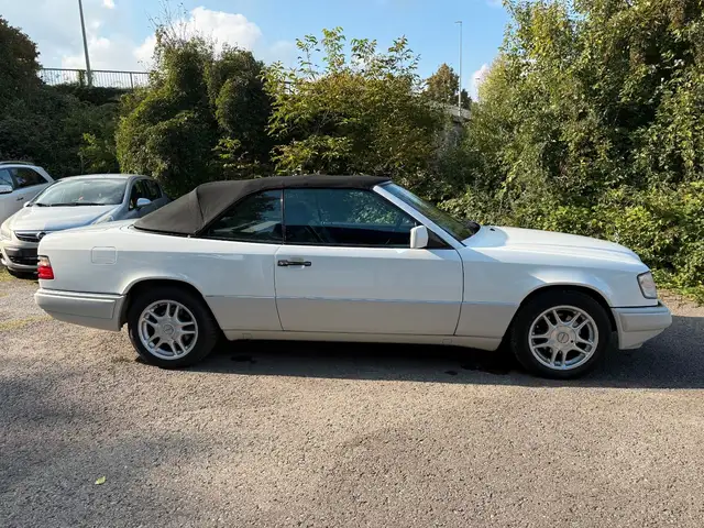 Mercedes-Benz E 200 Cabrio NUR 92.200 km Automatik/Klima/Leder