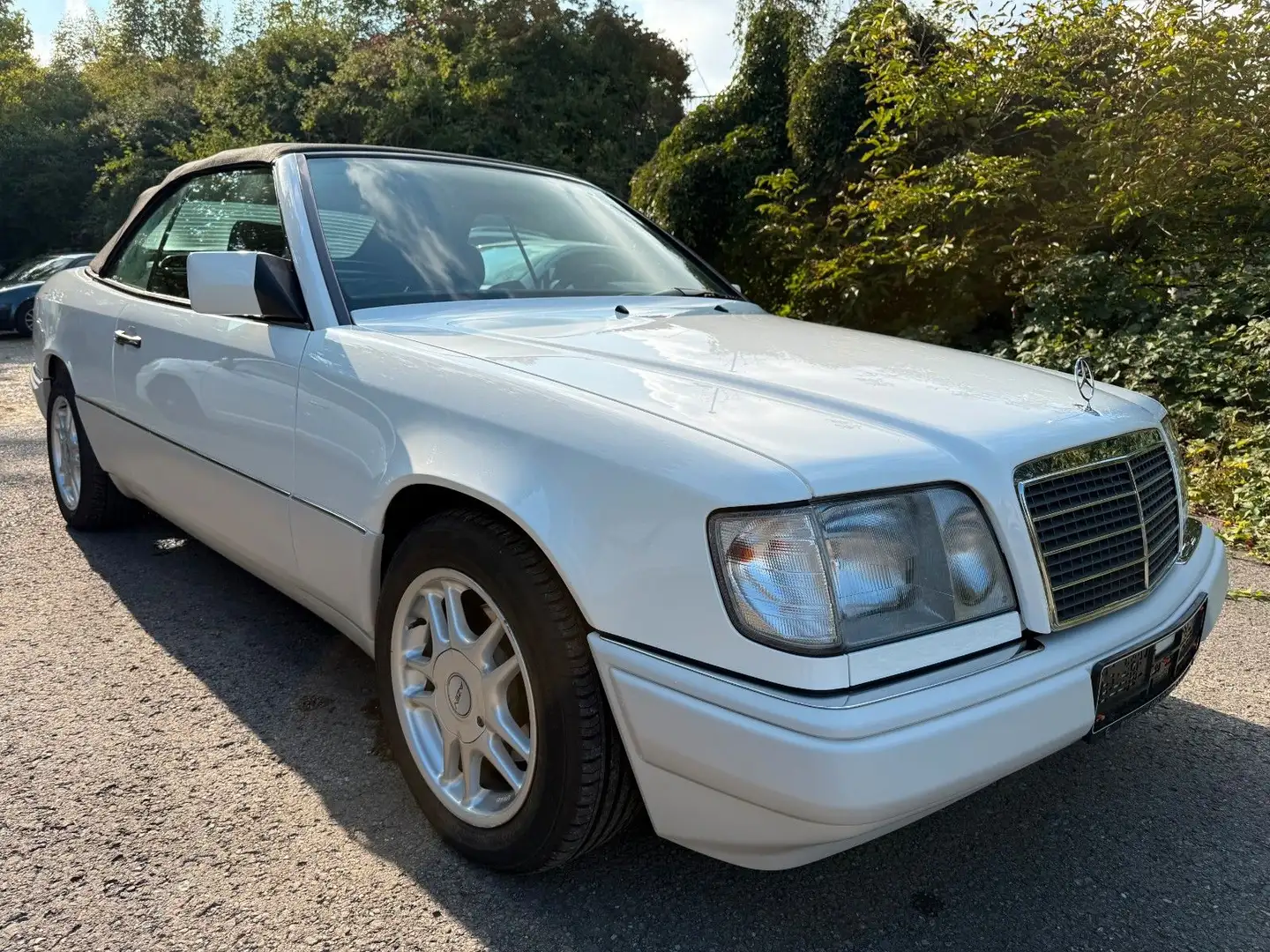 Mercedes-Benz E 200 Cabrio NUR 92.200 km Automatik/Klima/Leder Biały - 2