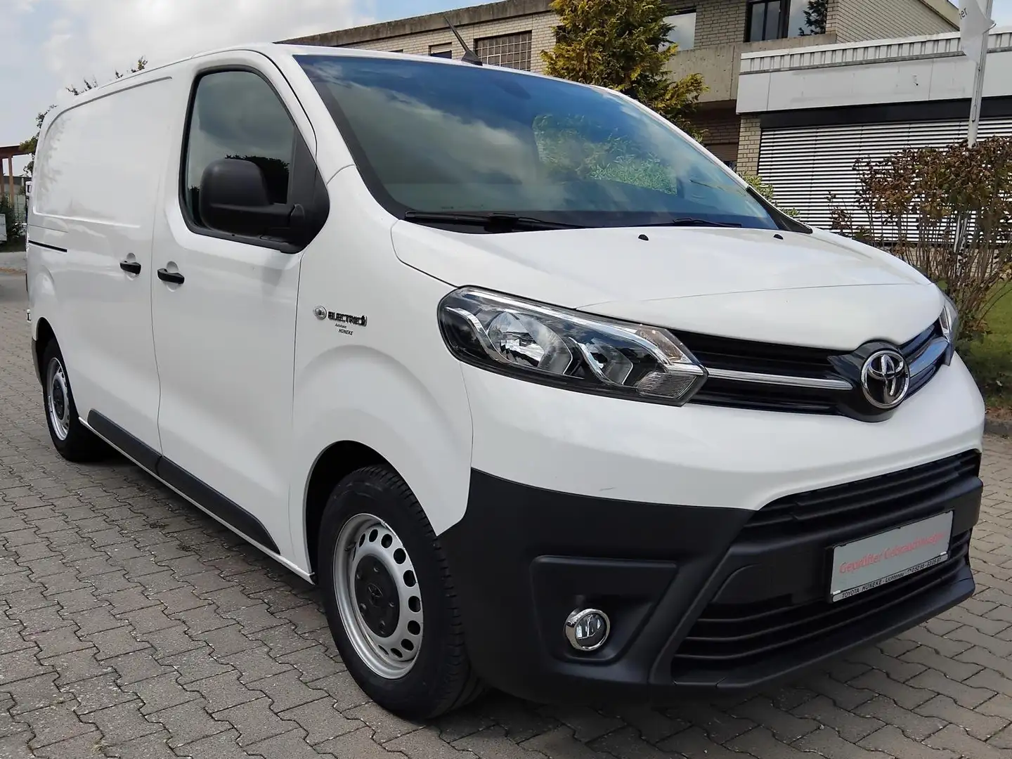Toyota Proace L1 Kasten Electric Comfort + Navi ProTouch & Go Weiß - 2