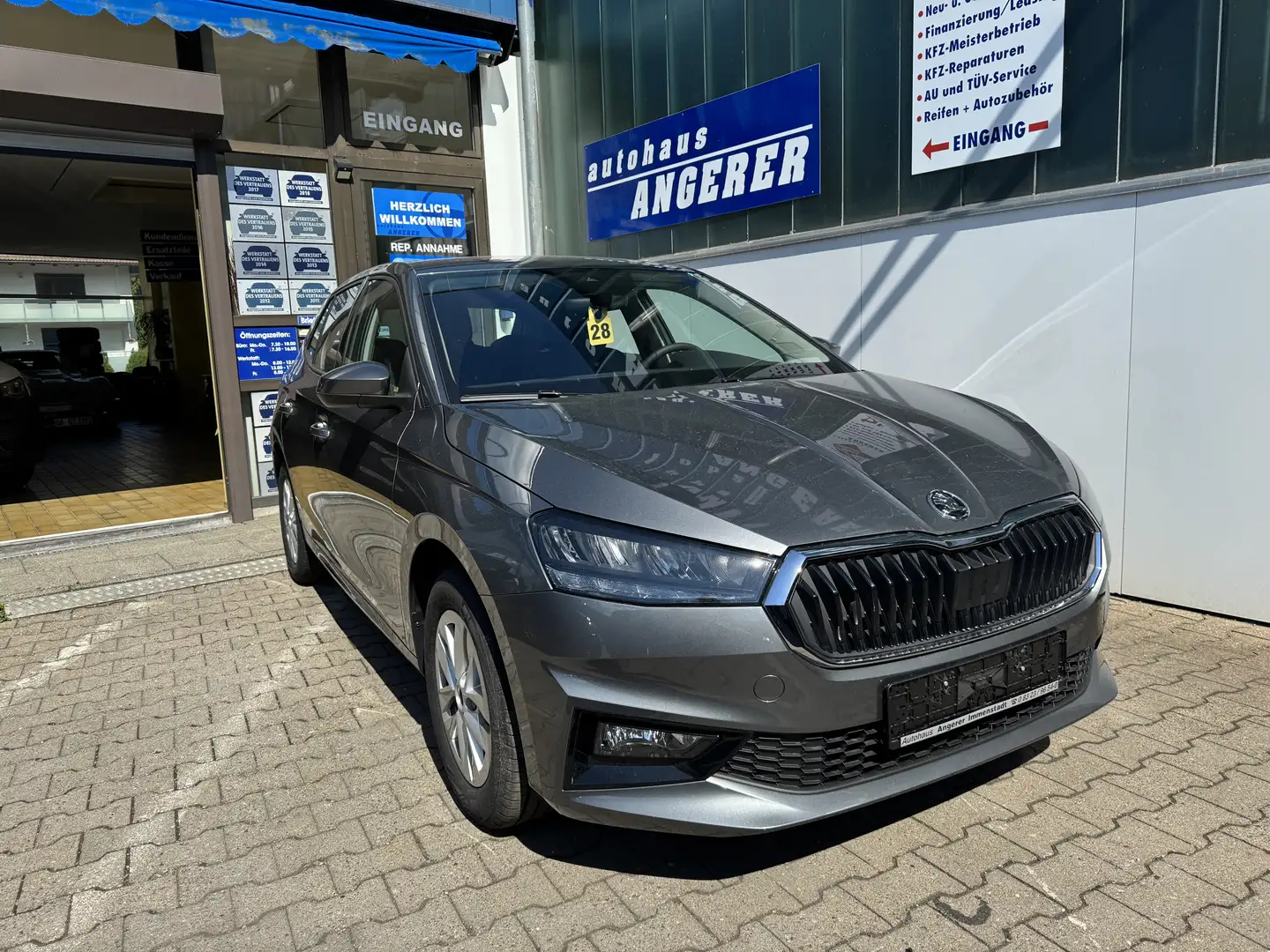 Skoda Fabia 1.0 TSI DSG Selection, SH,PDC, 5-Jahre-Ga. LAGERND Grau - 1