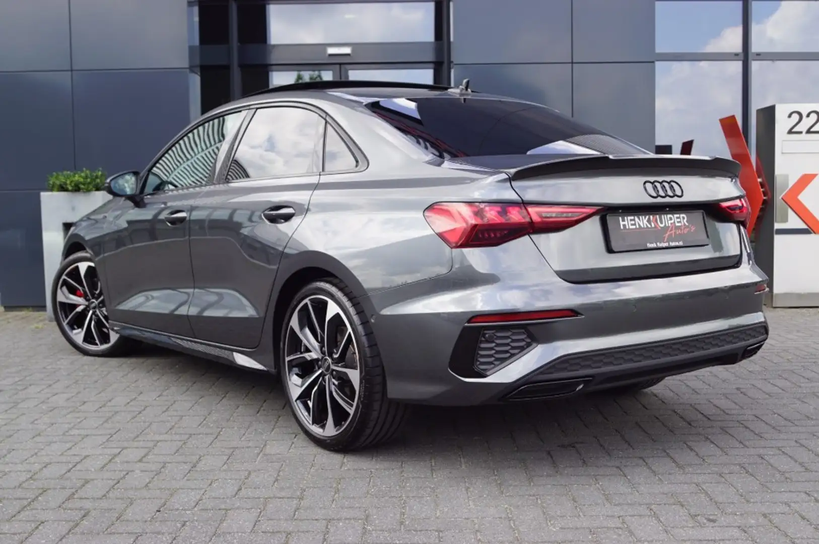 Audi A3 Limousine 1.5 TFSI S-line 150pk/Leer/Panodak/B&O/C Grijs - 2