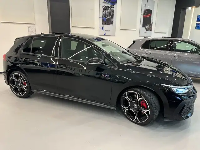 Volkswagen Golf view 2