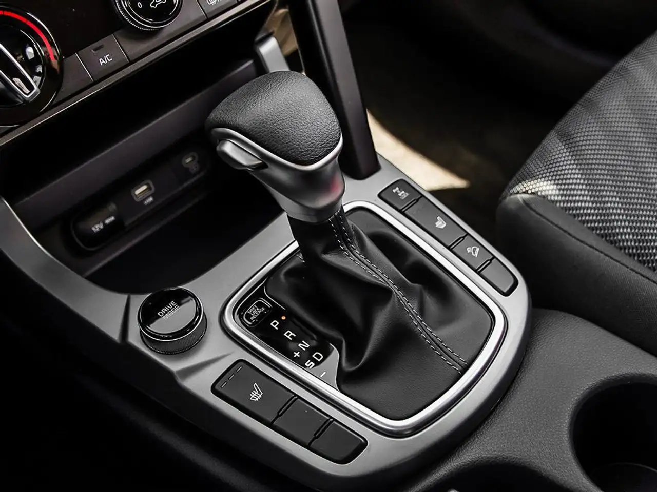 Kia Seltos снимка Kia Seltos