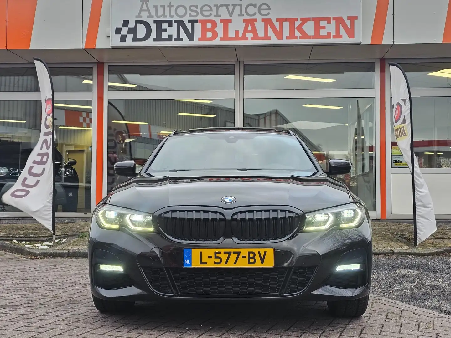 BMW 320 3-serie Touring 320e High Executive M Pakket BJ.20 Zwart - 2
