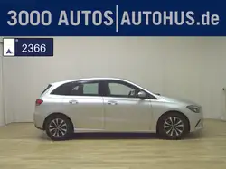 Mercedes-Benz B 200 d Style T Leder Navi LED Shz Pano 360°