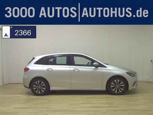Mercedes-Benz B 200 d Style T Leder Navi LED Shz Pano 360°
