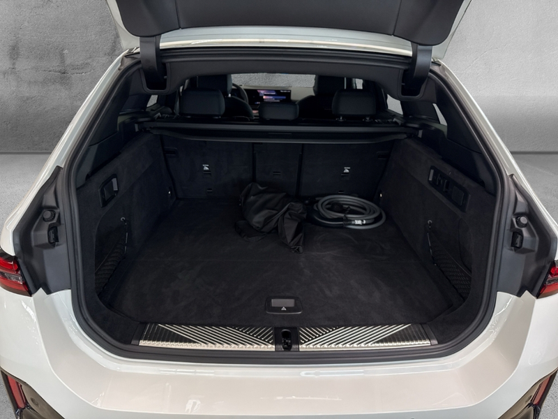 BMW 550 e xDrive M Sport Touring E Park-Assistent — photo 15