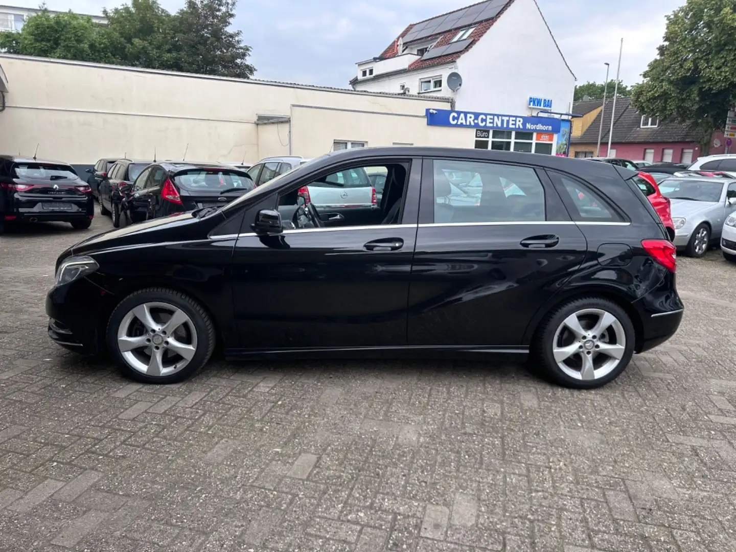 Mercedes-Benz B 180 d*AUTOMATIK*XENON*SHZ*TEMPOMAT**** Schwarz - 2