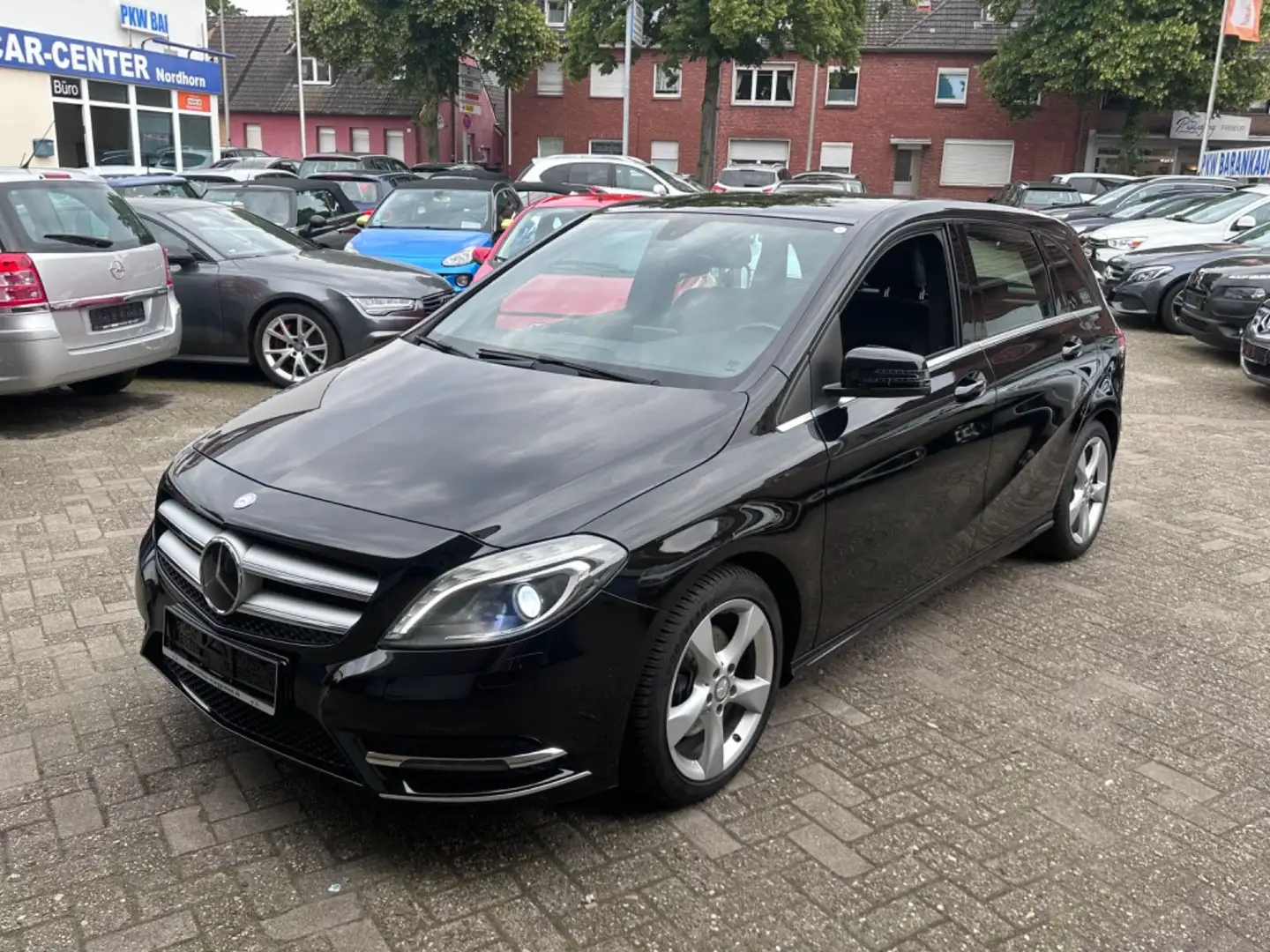 Mercedes-Benz B 180 d*AUTOMATIK*XENON*SHZ*TEMPOMAT**** Schwarz - 1