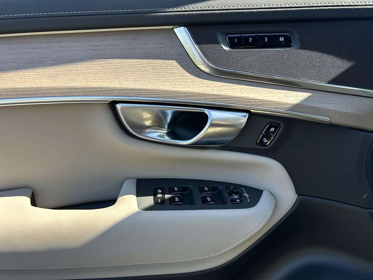 2026 Volvo XC90 Plus 7-Seater (Bright Theme) Rear Camera Washer | thumb 21