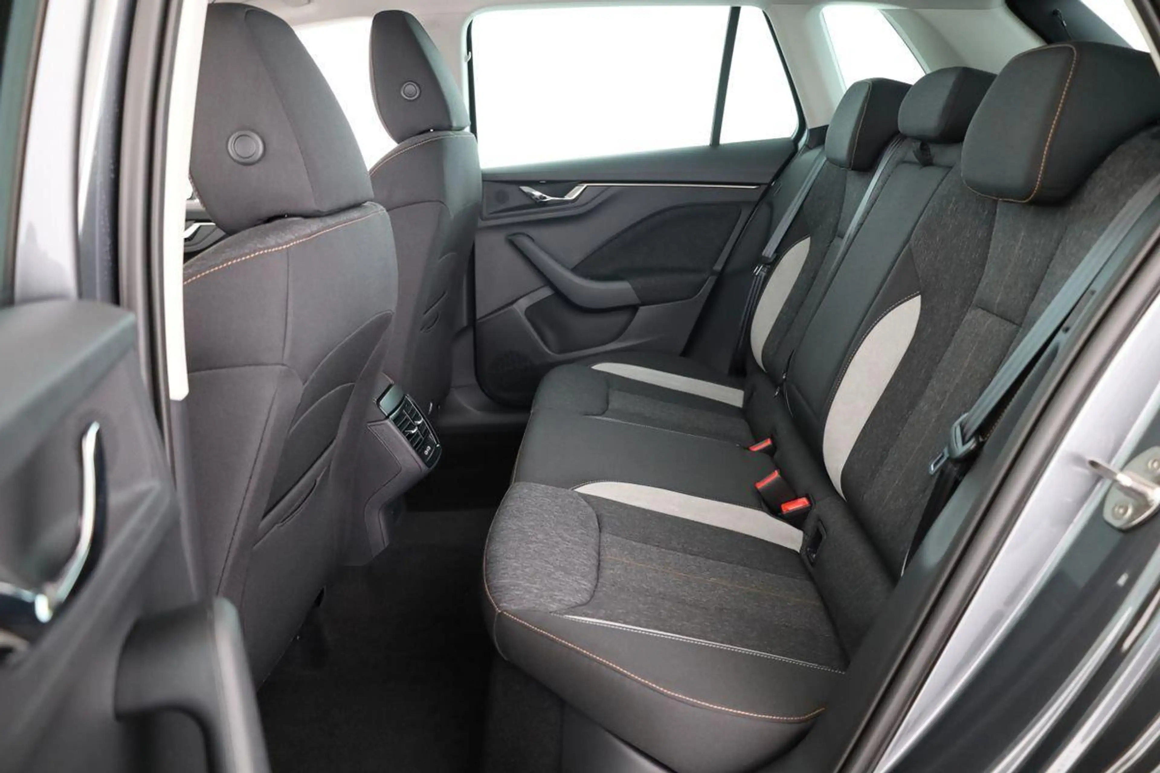 Skoda Kamiq Selection 1.0 TSI DSG Selection, LED, Kamera, A... — photo 11