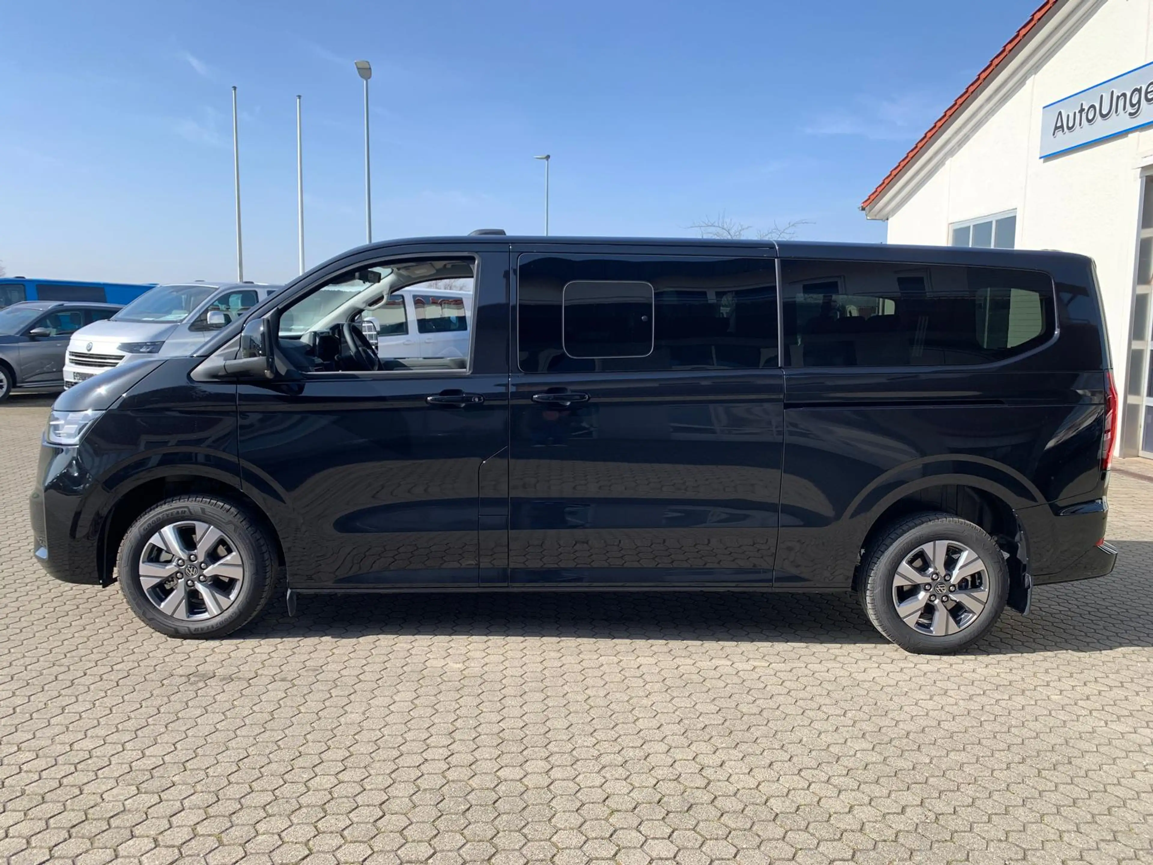Volkswagen T7 Caravelle Caravelle Style LR AHK Pano EasyOpen Kamera 83'€ — photo 5