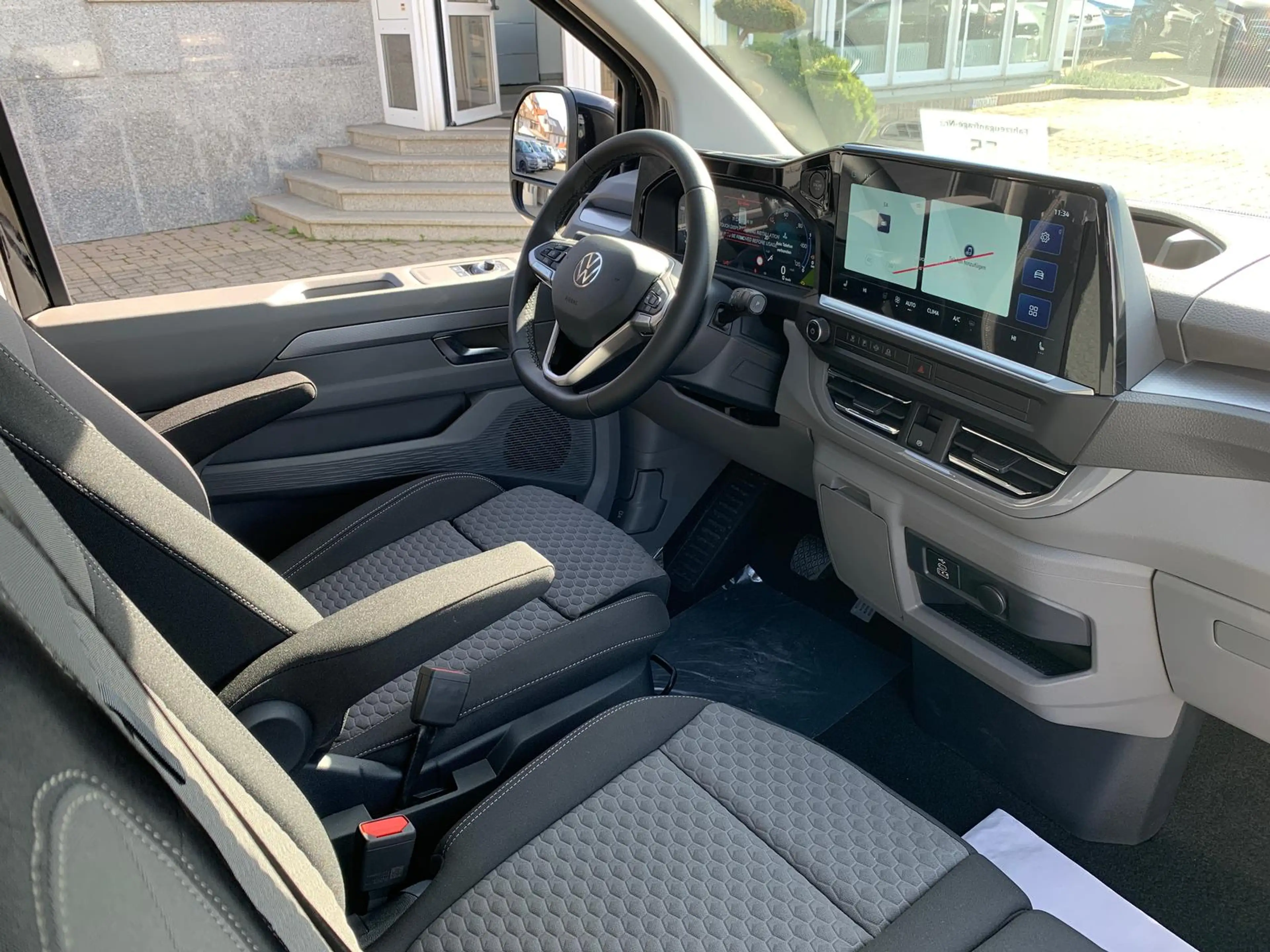 Volkswagen T7 Caravelle Caravelle Style LR AHK Pano EasyOpen Kamera 83'€ — photo 2