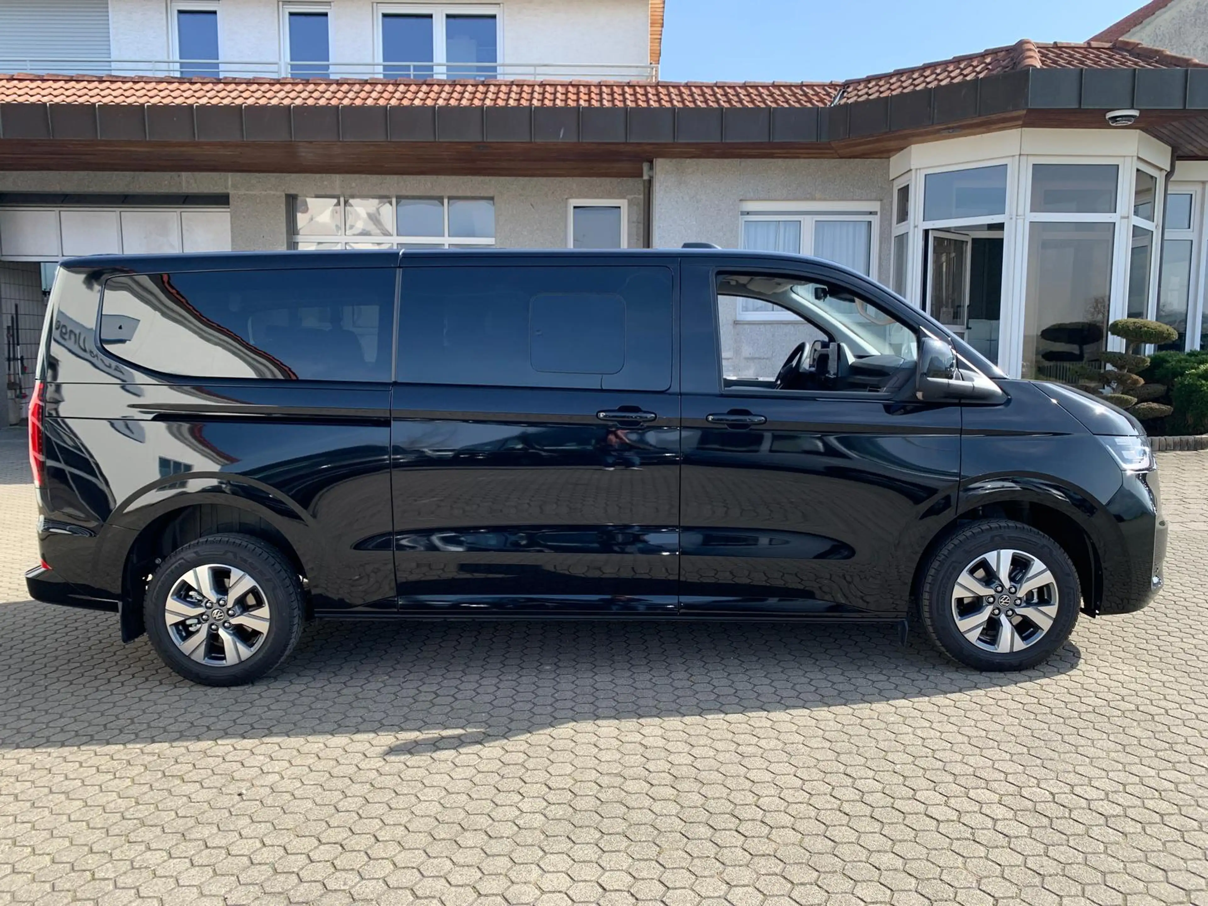 Volkswagen T7 Caravelle Caravelle Style LR AHK Pano EasyOpen Kamera 83'€ — photo 4