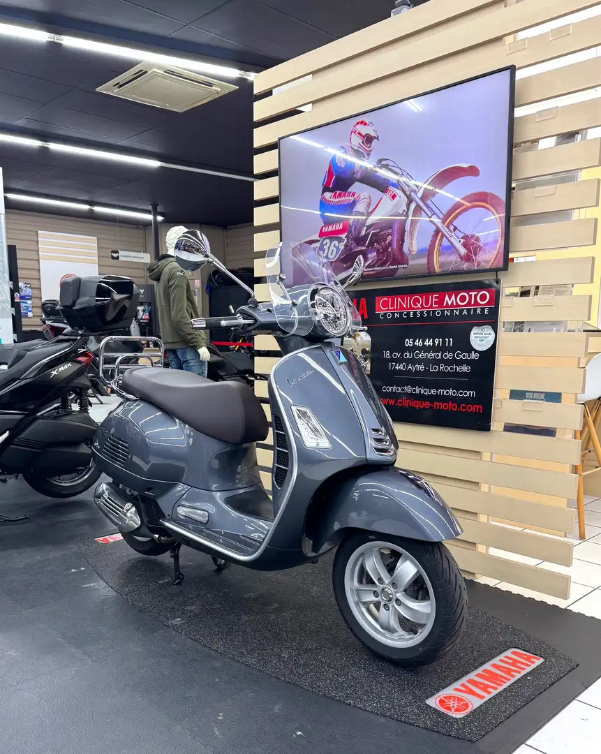 Vespa GTS 125 Gris - 2