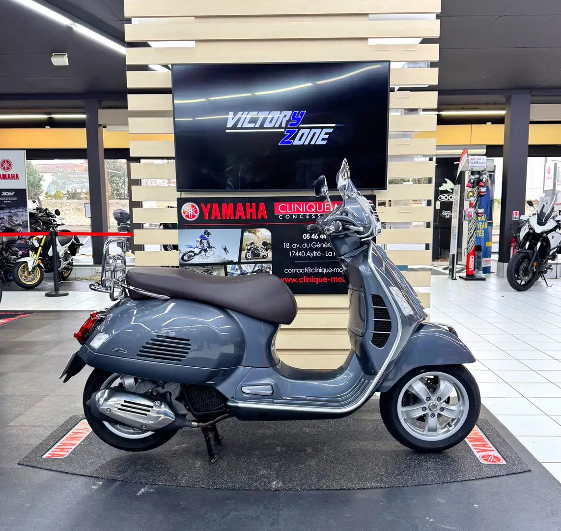 Vespa GTS 125 Gris - 1