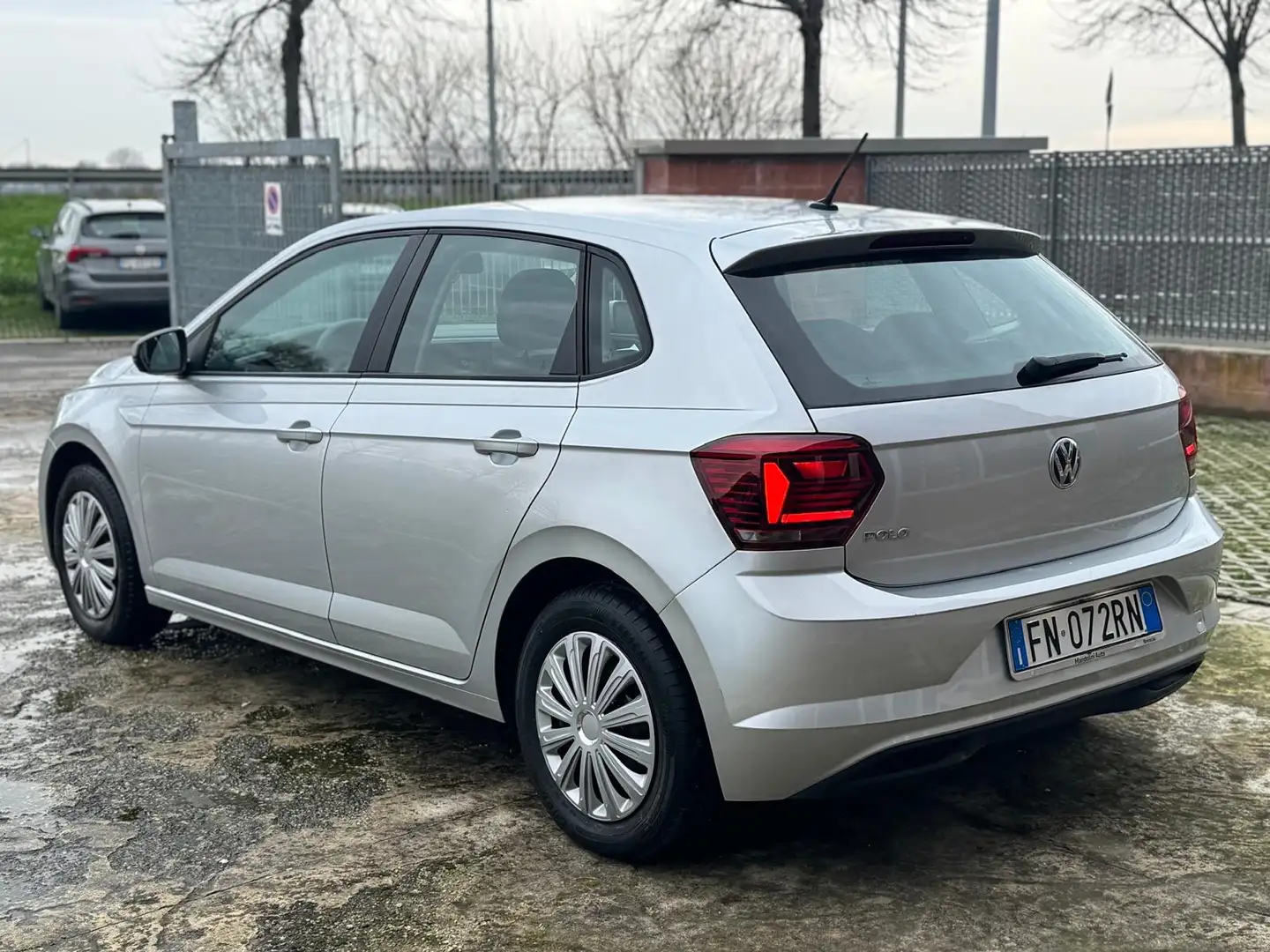 Volkswagen Polo 5p 1.0 mpi Comfortline 65cv NEOPATENTATI Argento - 1