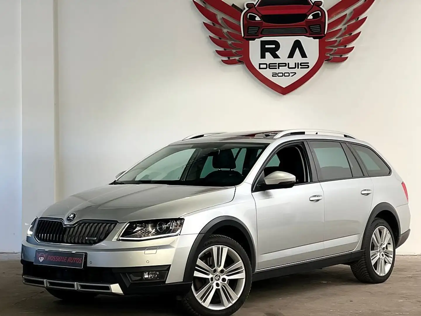 Skoda Octavia 2.0 TDI 184CH SCOUT BREAK Gris - 2
