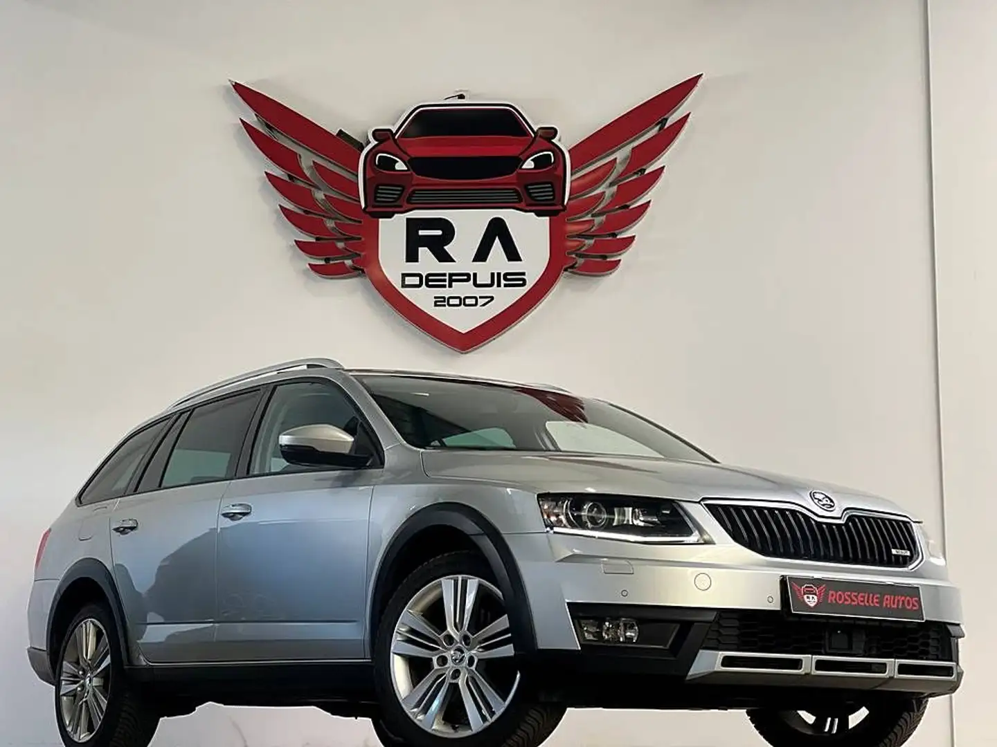Skoda Octavia 2.0 TDI 184CH SCOUT BREAK Gris - 1