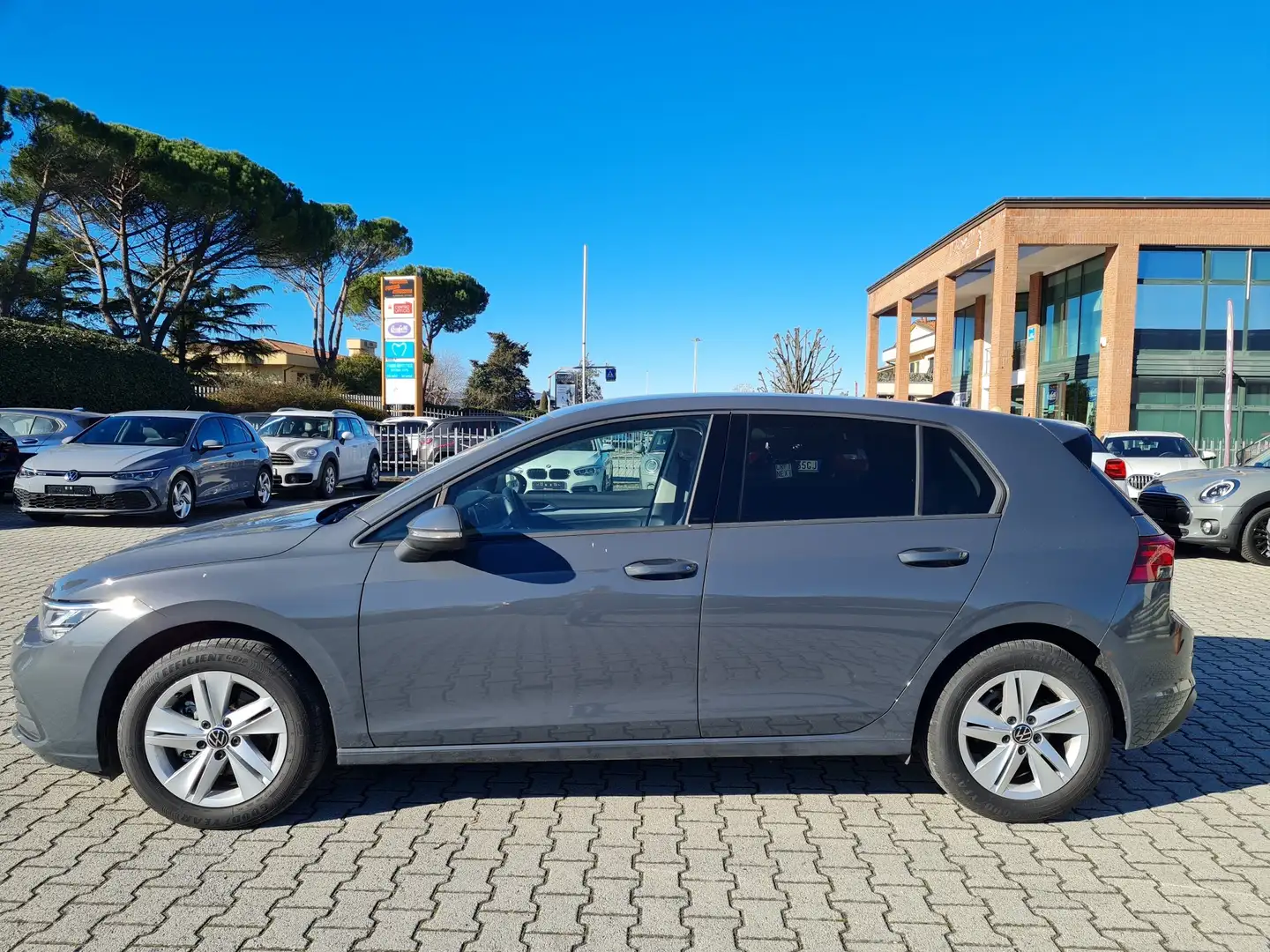 Volkswagen Golf 2.0 TDI SCR Life manuale Grigio - 2