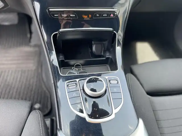 Mercedes-Benz 300 view 11